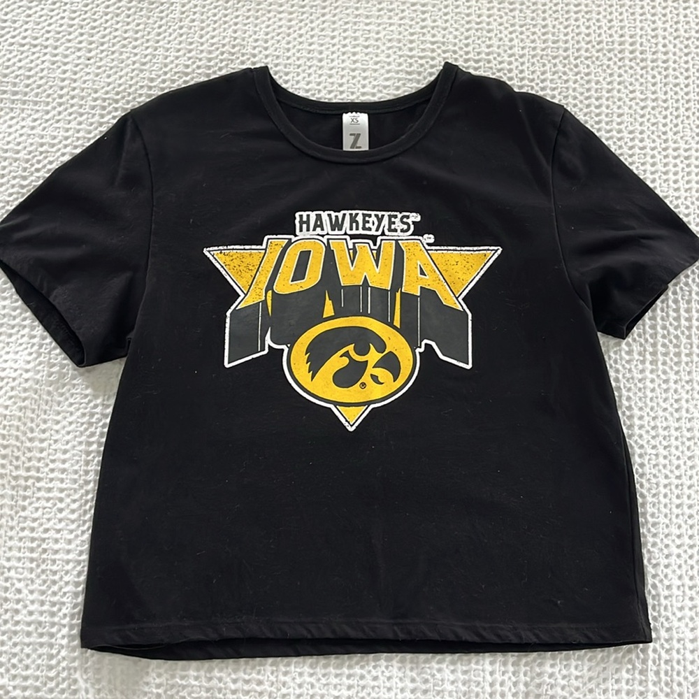 Women’s Cropped Black Iowa Hawkeye Shirt, Size XS